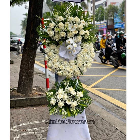 Vòng hoa hồng trắng, lan hồ điệp - KV138