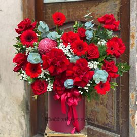 Hộp hoa hồng đỏ, cúc mẫu đơn - HG528