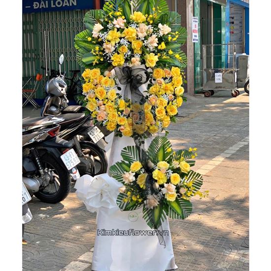 Vòng hoa hồng vàng, lan vũ nữ - KV145