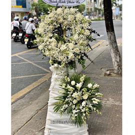 Vòng hoa phi yến, hoa hồng trắng - KV147