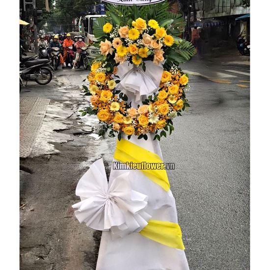 Vòng hoa viếng tone vàng - KV141