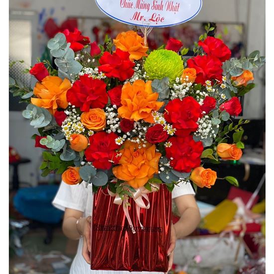 giỏ hoa hồng đỏ, cúc mẫu đơn xanh - HG570