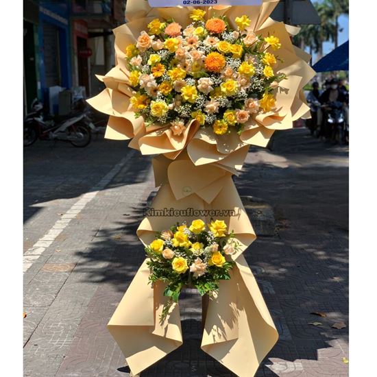 Kệ hoa chúc mừng tone vàng - KH181