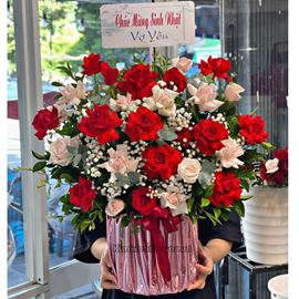 giỏ hoa hồng kem đỏ- HG586