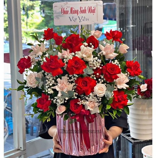 giỏ hoa hồng kem đỏ- HG586