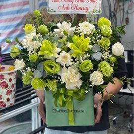 giỏ hoa cát tường xanh, hoa hồng trắng - HG553