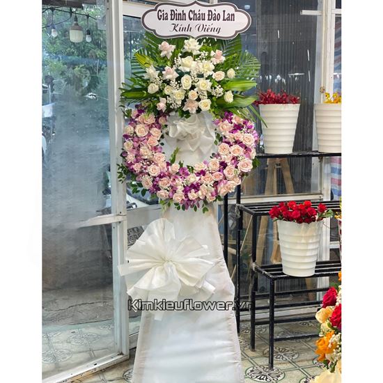 Vòng hoa viếng kem tím - KV157