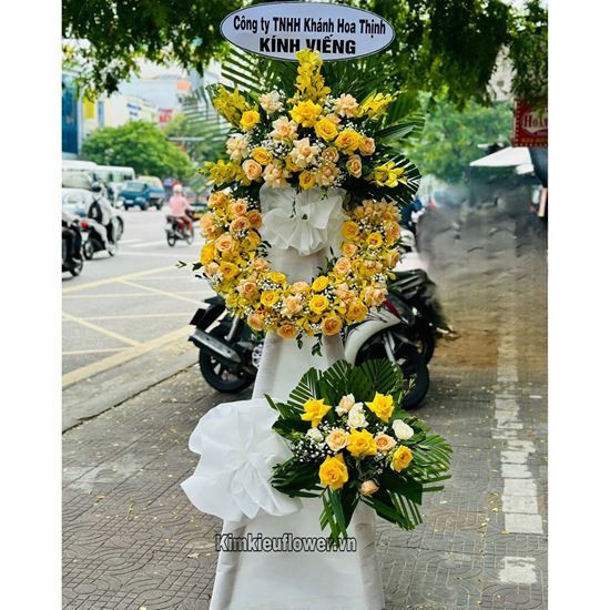 Vòng hoa viếng tone vàng - KV164