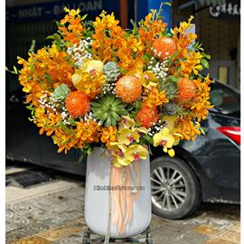 Bình hoa lan vàng, cúc mẫu đơn mix sen đá - BI266