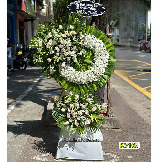 Vòng hoa chia buồn lan trắng, hồng kem - KV169