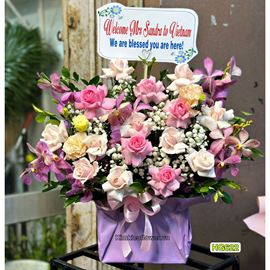 giỏ hoa hồng kem, tím - HG622