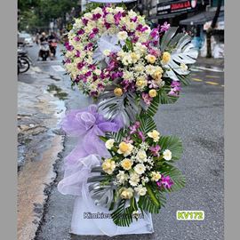 Vòng hoa chia buồn tone trắng tím - KV172