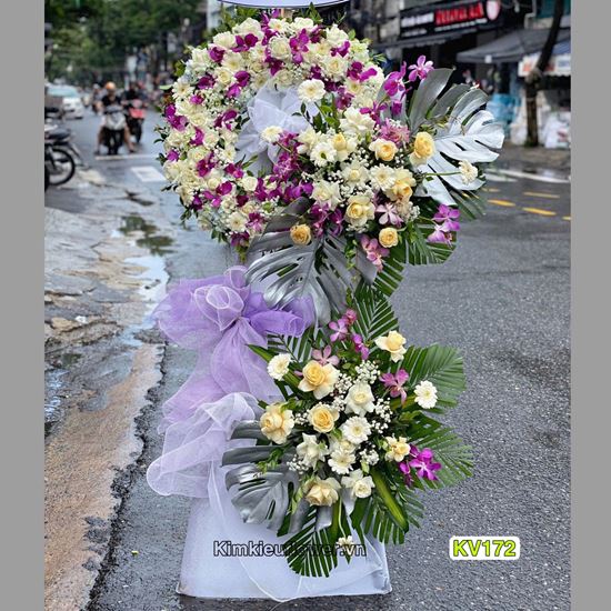 Vòng hoa chia buồn tone trắng tím - KV172