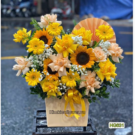giỏ hoa chúc mừng tone vàng -HG631