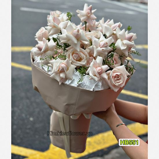 Mẫu bó hoa hồng kem - HB551