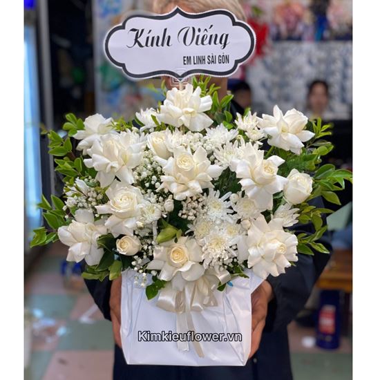 giỏ hoa viếng cúc trắng mix hồng trắng - GV08