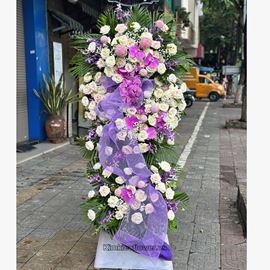 Vòng hoa viếng tone trắng mix tím - KV187