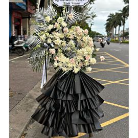 Vòng hoa viếng tone trắng, kem- KV188