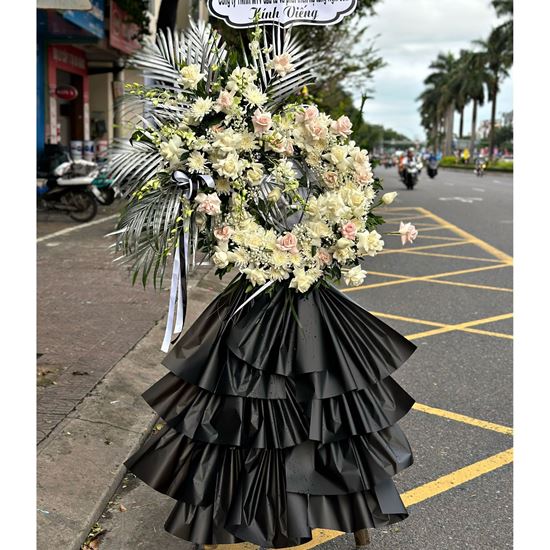 Vòng hoa viếng tone trắng, kem- KV188