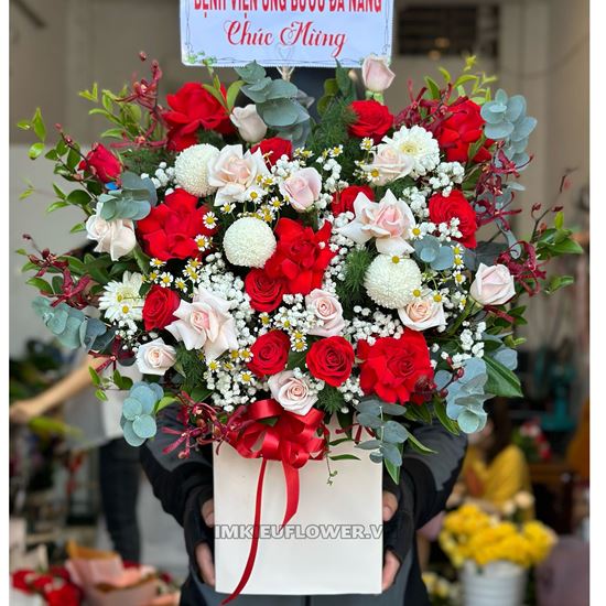 Giỏ hoa tone đỏ kem - HG468