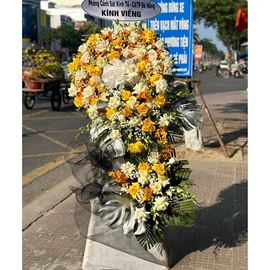 Vòng hoa viếng tone vàng - KV193