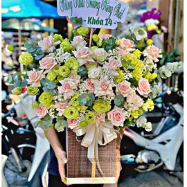 giỏ hoa cát tường xanh, hoa hồng kem - HG663