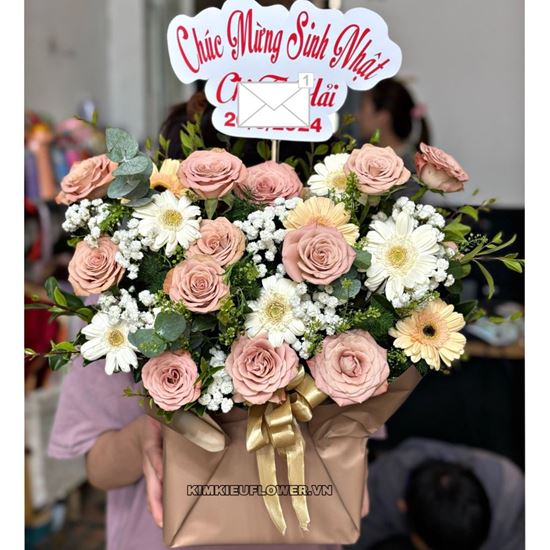 Giỏ hoa hồng capuchino mix đồng tiền - HG670