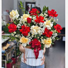 Giỏ hoa hồng đỏ, victor vàng - HG671