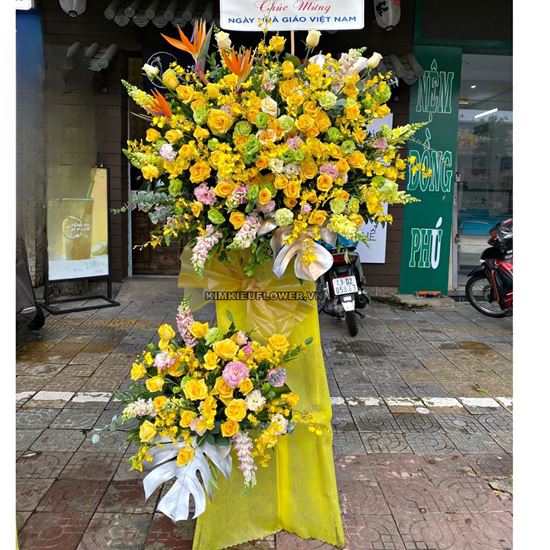 Kệ hoa chúc mừng tone vàng - KH241