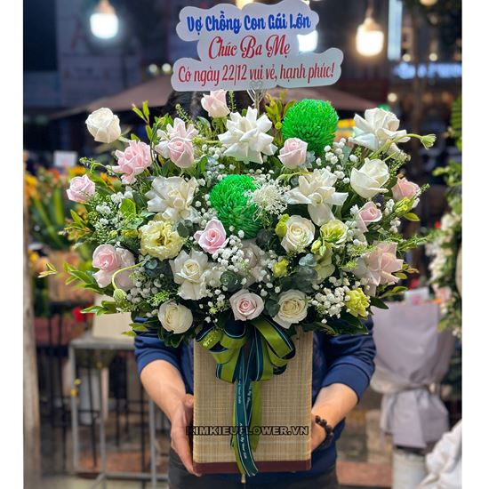 giỏ hoa tone cát tường, cúc mẫu đơn xanh - HG680