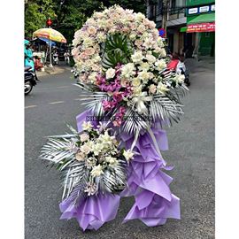 Vòng hoa viếng tone tím nhạt mix hồng kem - KV208