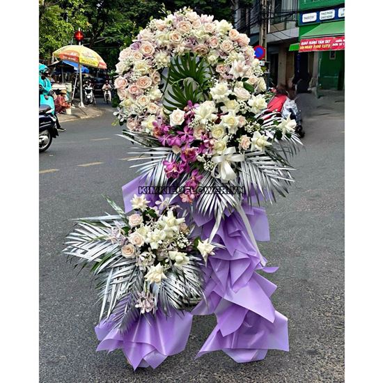 Vòng hoa viếng tone tím nhạt mix hồng kem - KV208