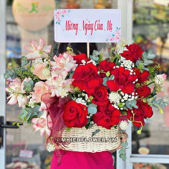 Giỏ hoa hồng đỏ mix hồng viền - HG698