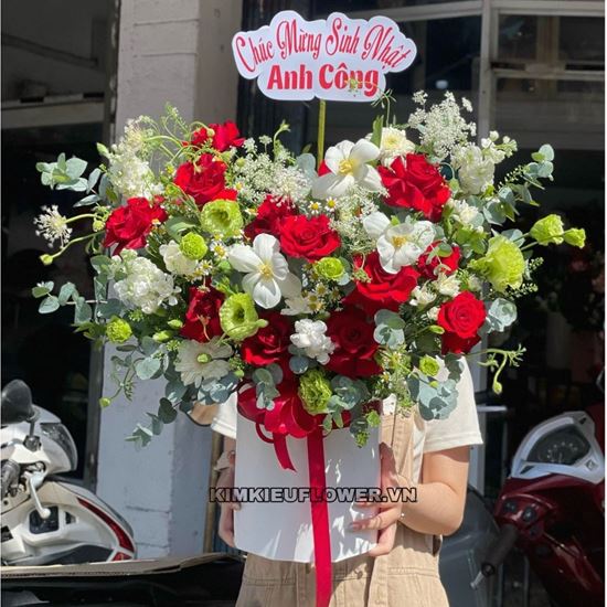 giỏ hoa hồng đỏ, tulip trắng - HG707