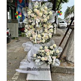 Vòng hoa viếng cúc mẫu đơn trắng, hồ điệp trắng, tone trắng kem - KV237