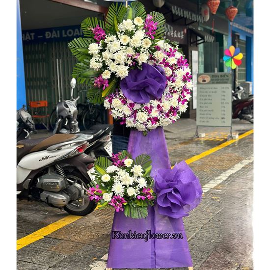 Vòng hoa chia buồn tone trắng tím - KV258
