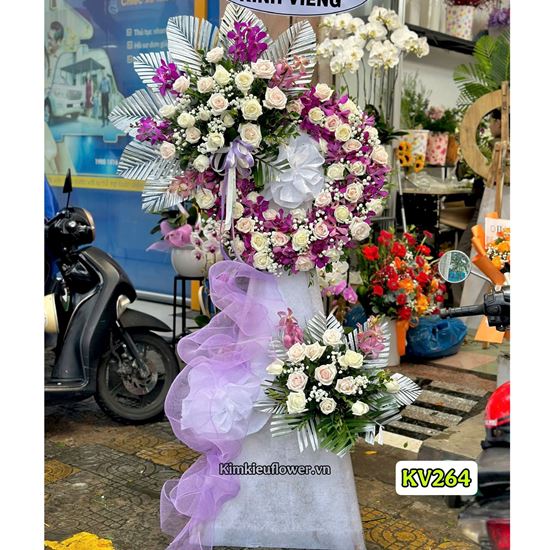 Kệ hoa chia buồn tone trắng tím - KV264