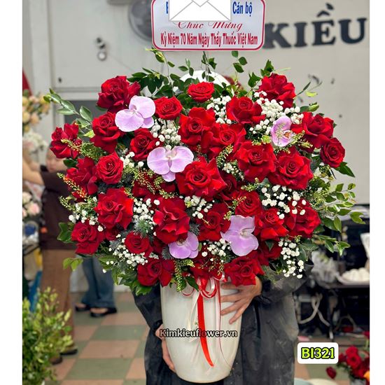 Bình hoa hồng đỏ eku mix hồ điệp tím hồng - BI321