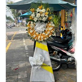 Vòng hoa viếng hồng trắng mix lan vàng - KV265