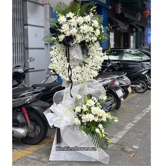 Vòng hoa chia buồn tone trắng - KV267