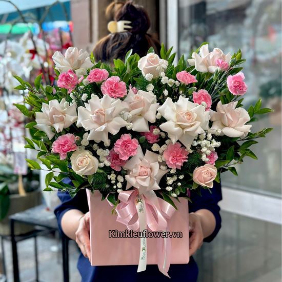 Giỏ hoa hồng kem mix cẩm chướng hồng - HG819