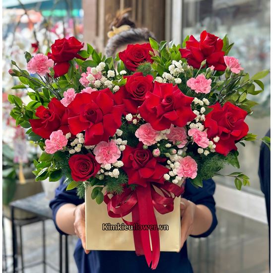 Giỏ hoa hồng đỏ mix cẩm chướng hồng - HG820