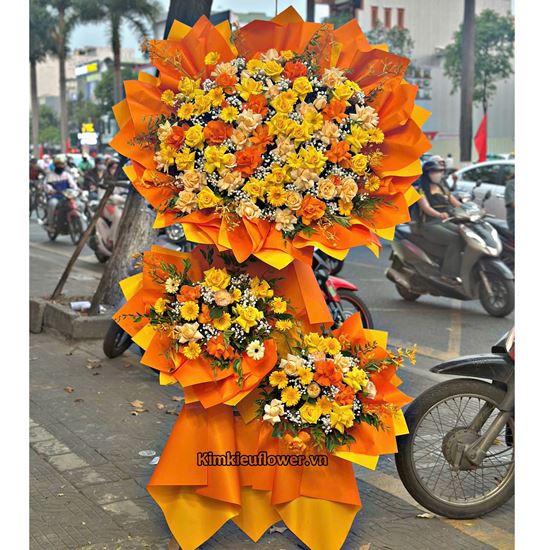 Kệ hoa chúc mừng 3 tầng TONE CAM  - KH402