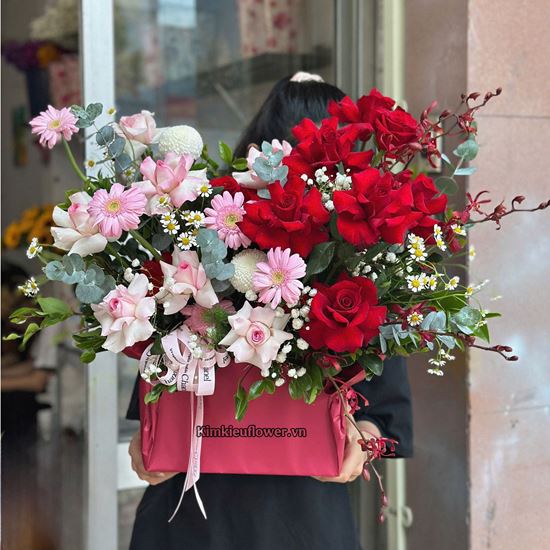 Giỏ hoa tone đỏ mix hồng - HG825