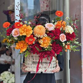 Giỏ hoa cúc mẫu đơn cam mix hoa hồng - HG830