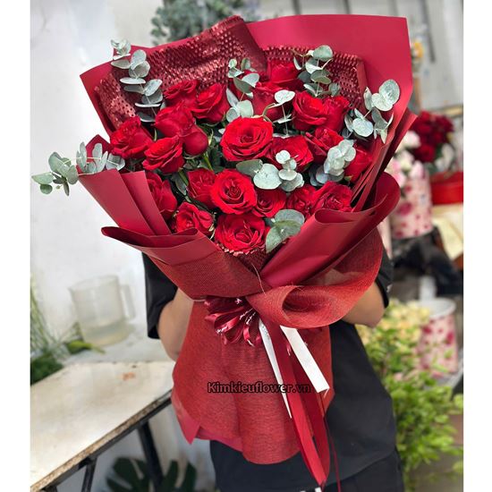 Bó hoa hồng đỏ eku điểm lá bạc - HB846