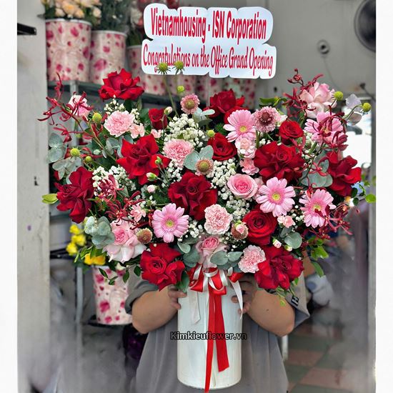 Bình hoa chúc mừng tulip mix cúc mẫu đơn và hoa hồng - BI337